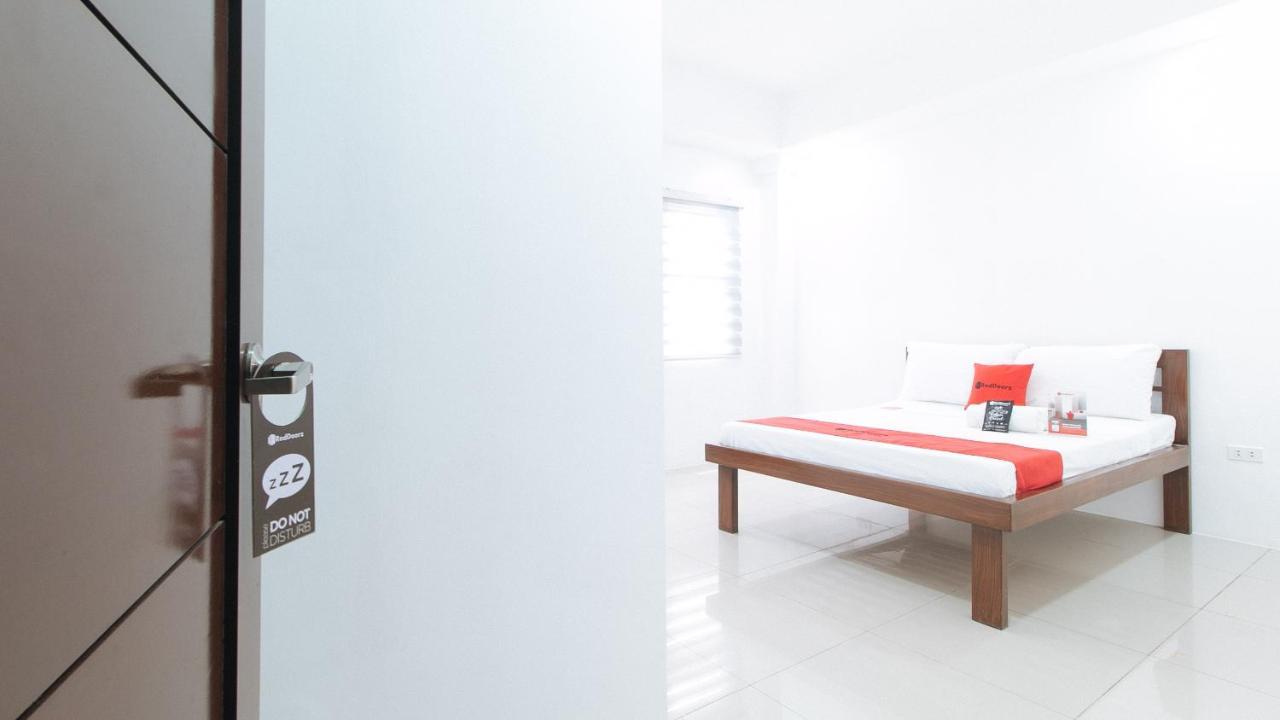 Reddoorz Plus At Dbuilders Poblacion Bgc Taguig Bagian luar foto