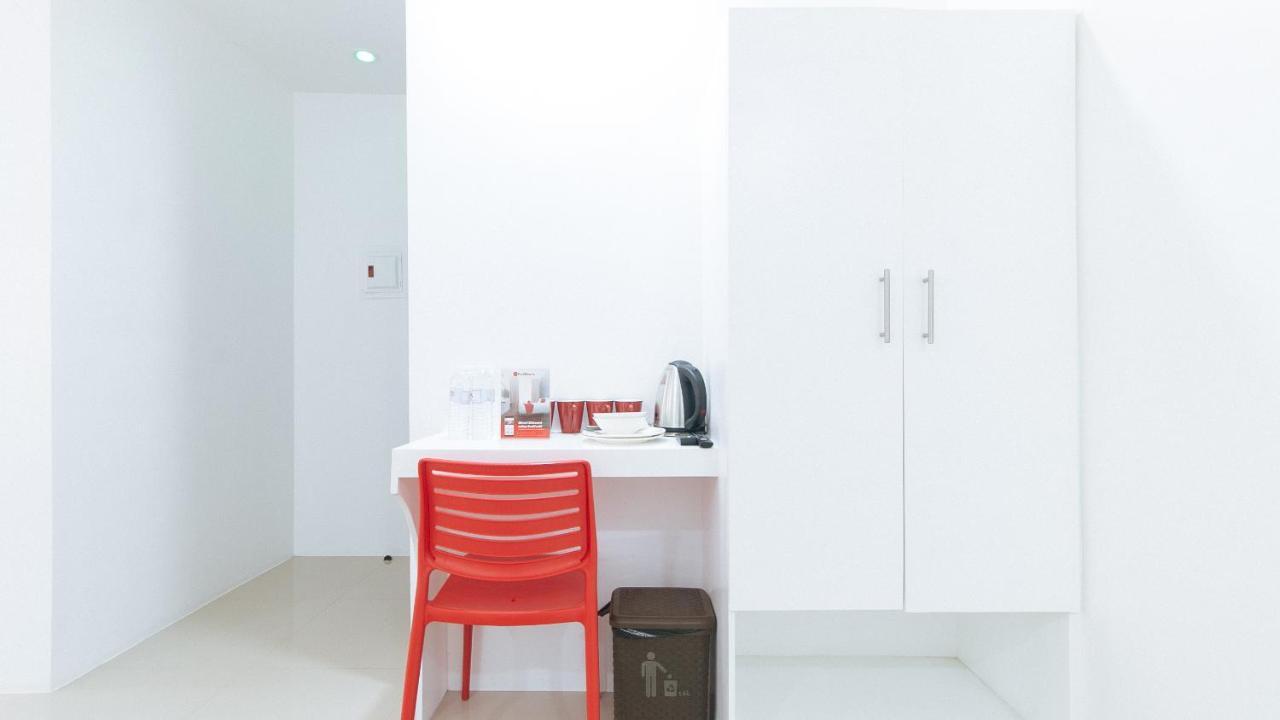 Reddoorz Plus At Dbuilders Poblacion Bgc Taguig Bagian luar foto
